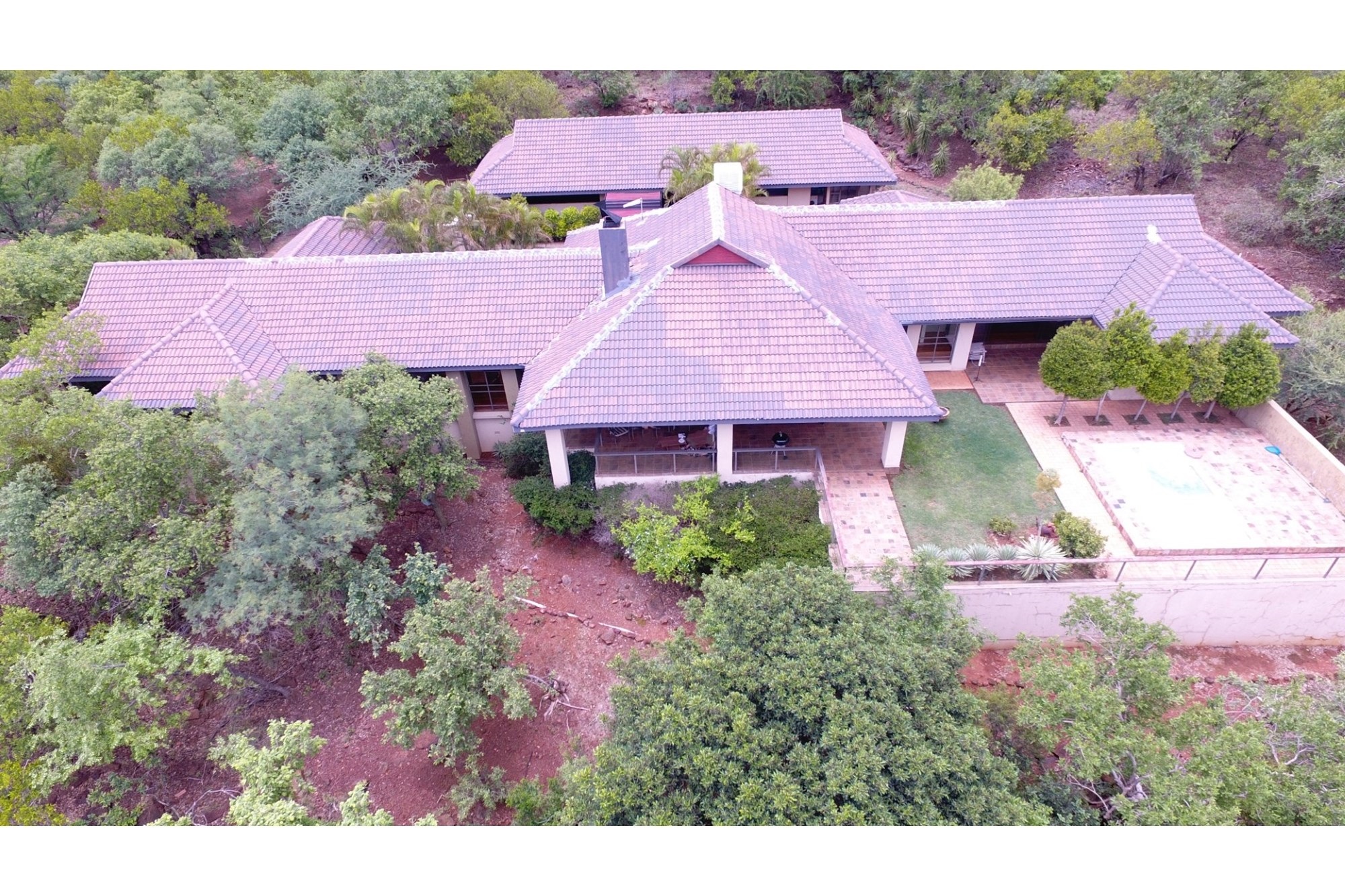 Tranquil Bushveld Retreat: Thaba Moriri - 4 Bedrooms and 5 bathrooms - Spectacular Views