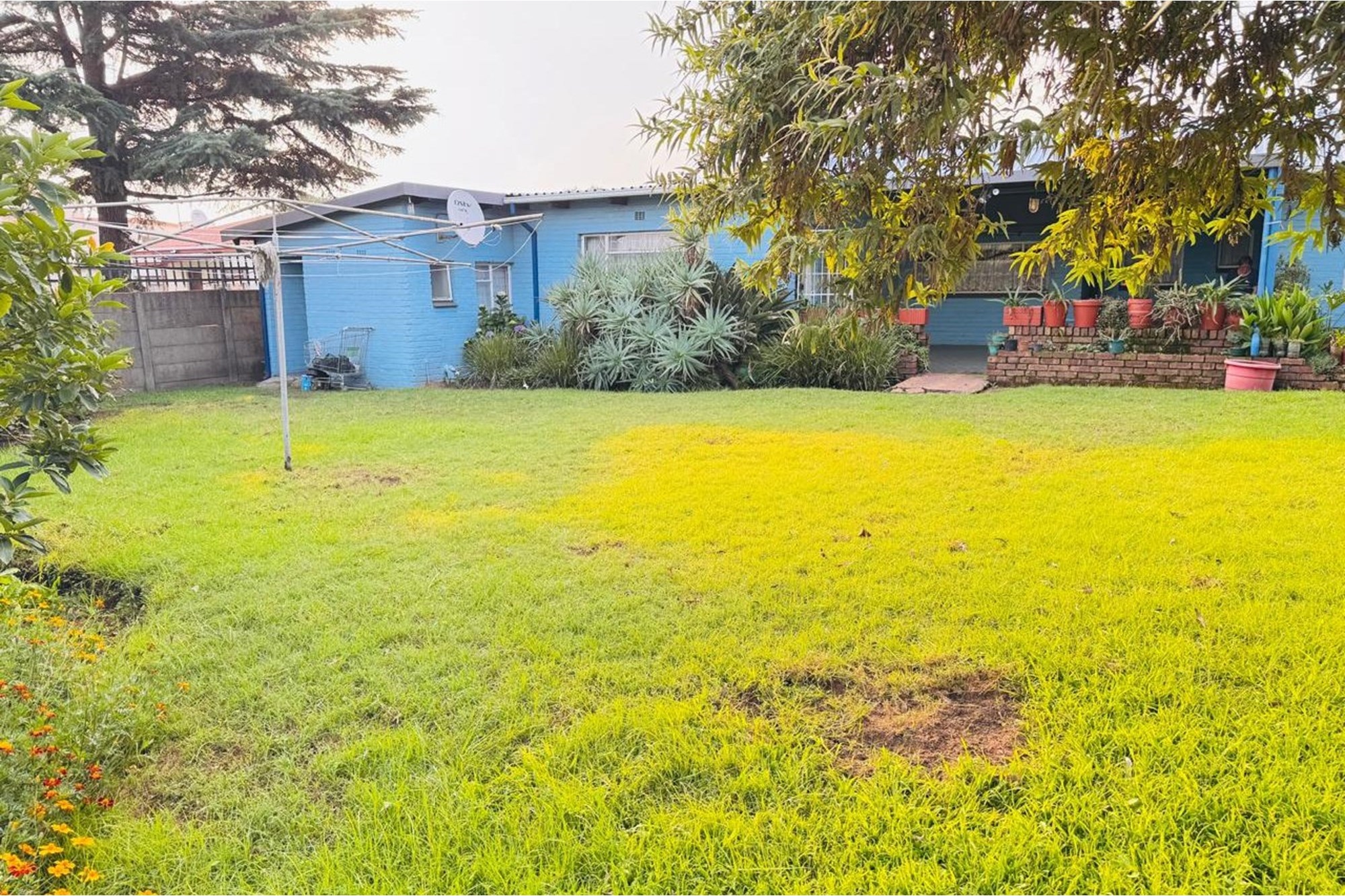 992 m² Zoned for business/commercial 3-Bedroom Home, 2-bathroom, Garage and Carport