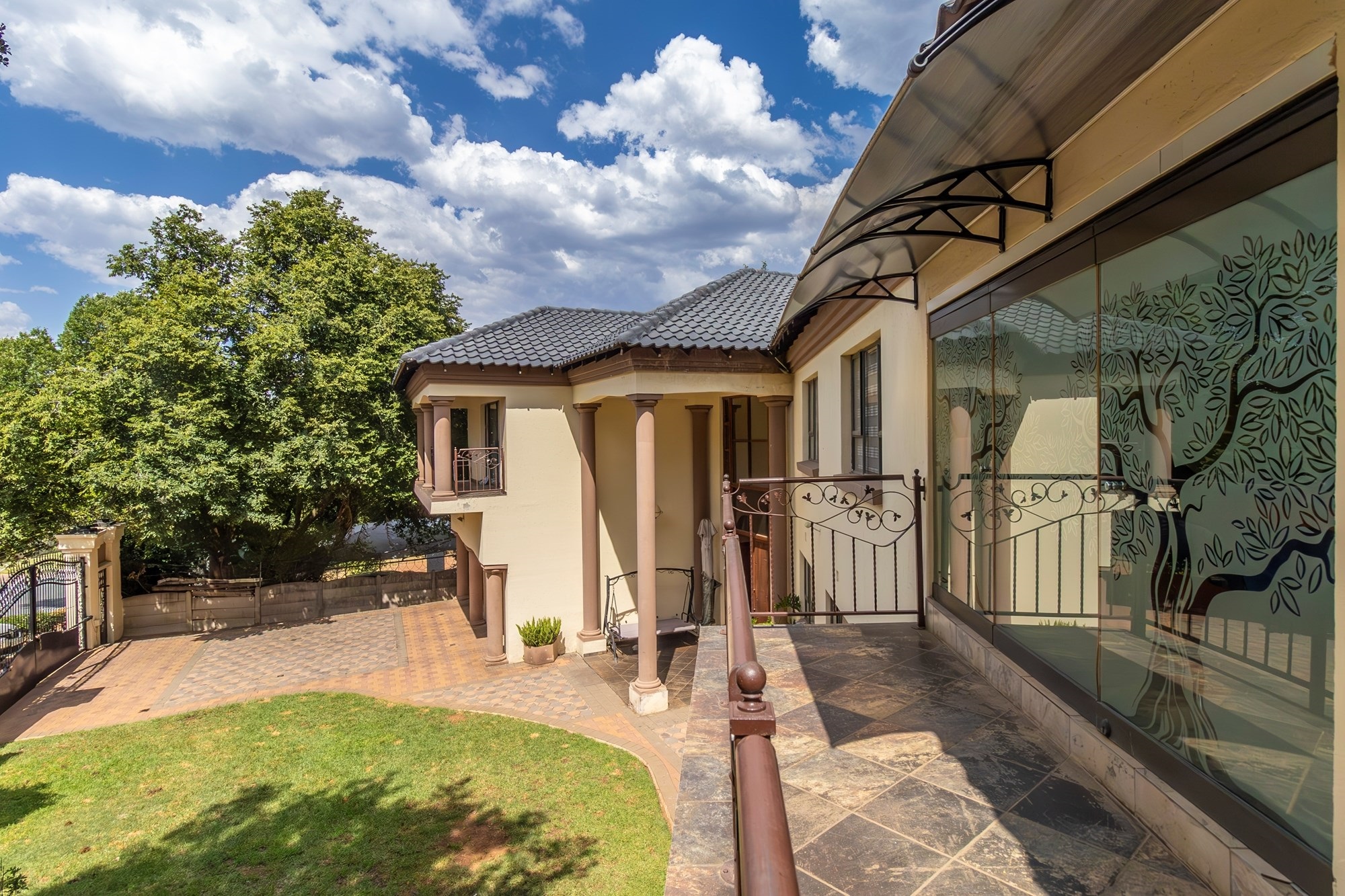 Magnificent Mansion!- Huge double storey dream home!