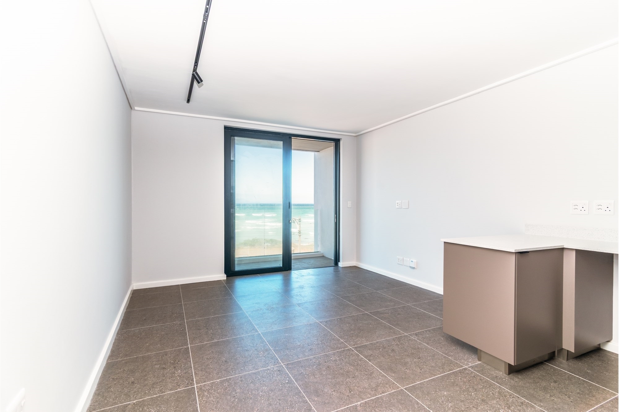 Apartment Block for rent in Muizenberg, Cape Town, 46 m²