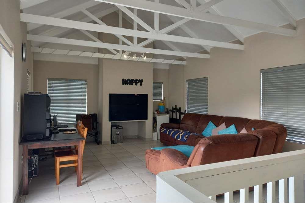 FOUR BEDROOM HOUSE IN STILL BAY WEST