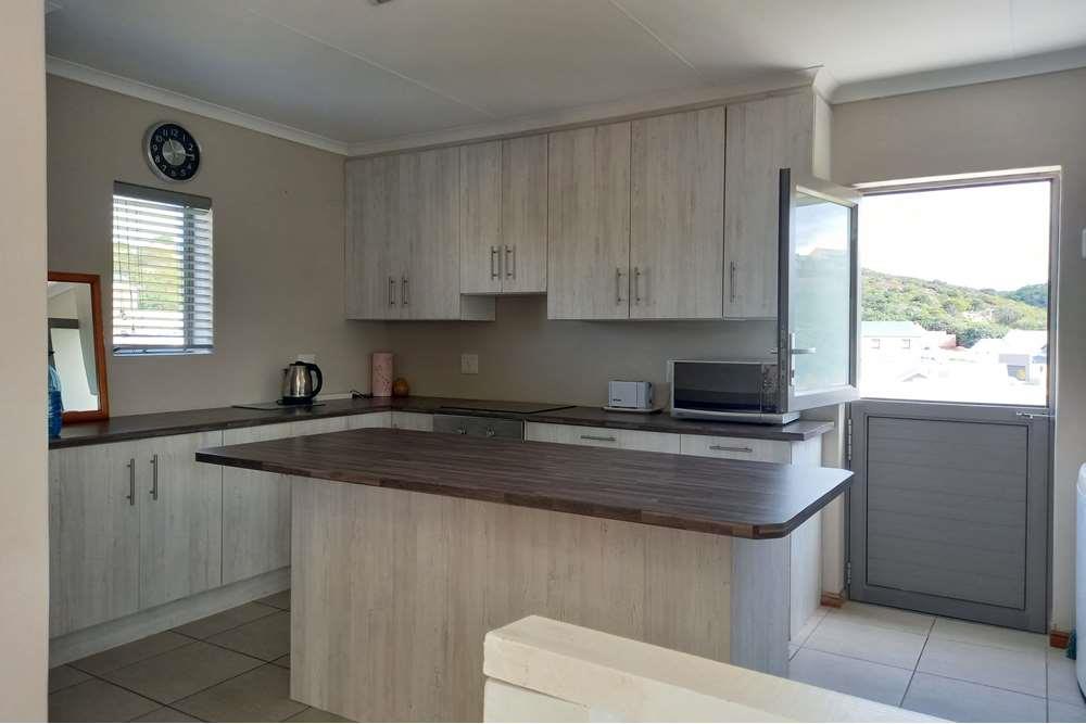 FOUR BEDROOM HOUSE IN STILL BAY WEST