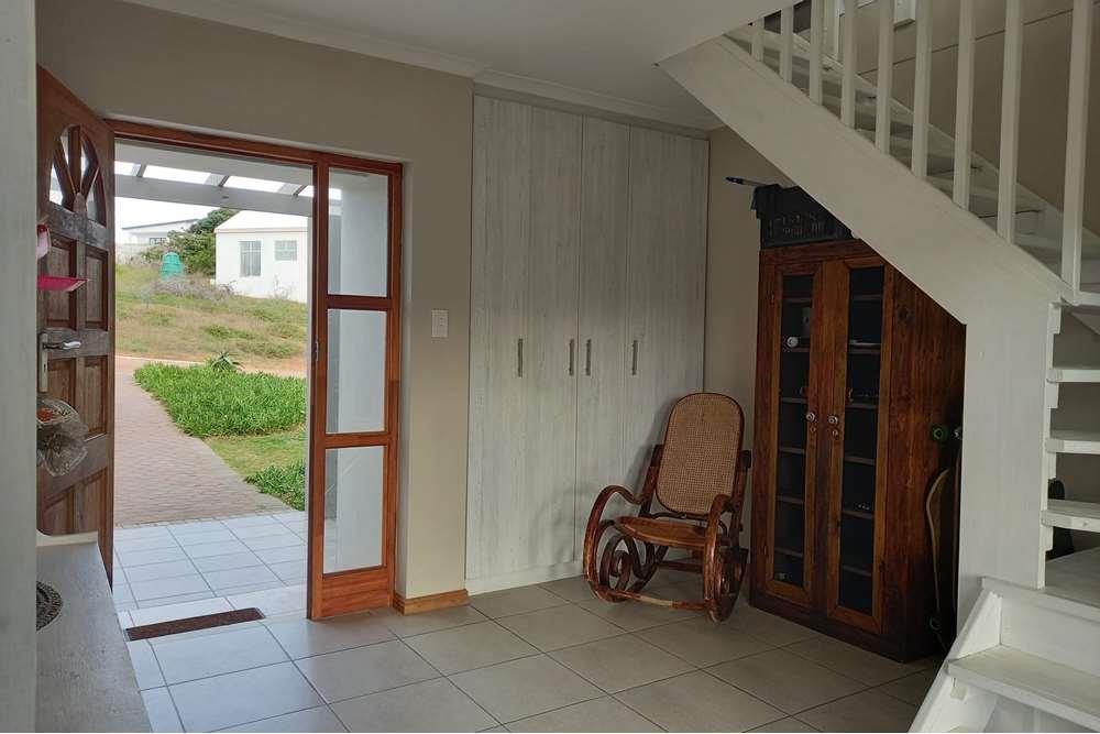 FOUR BEDROOM HOUSE IN STILL BAY WEST