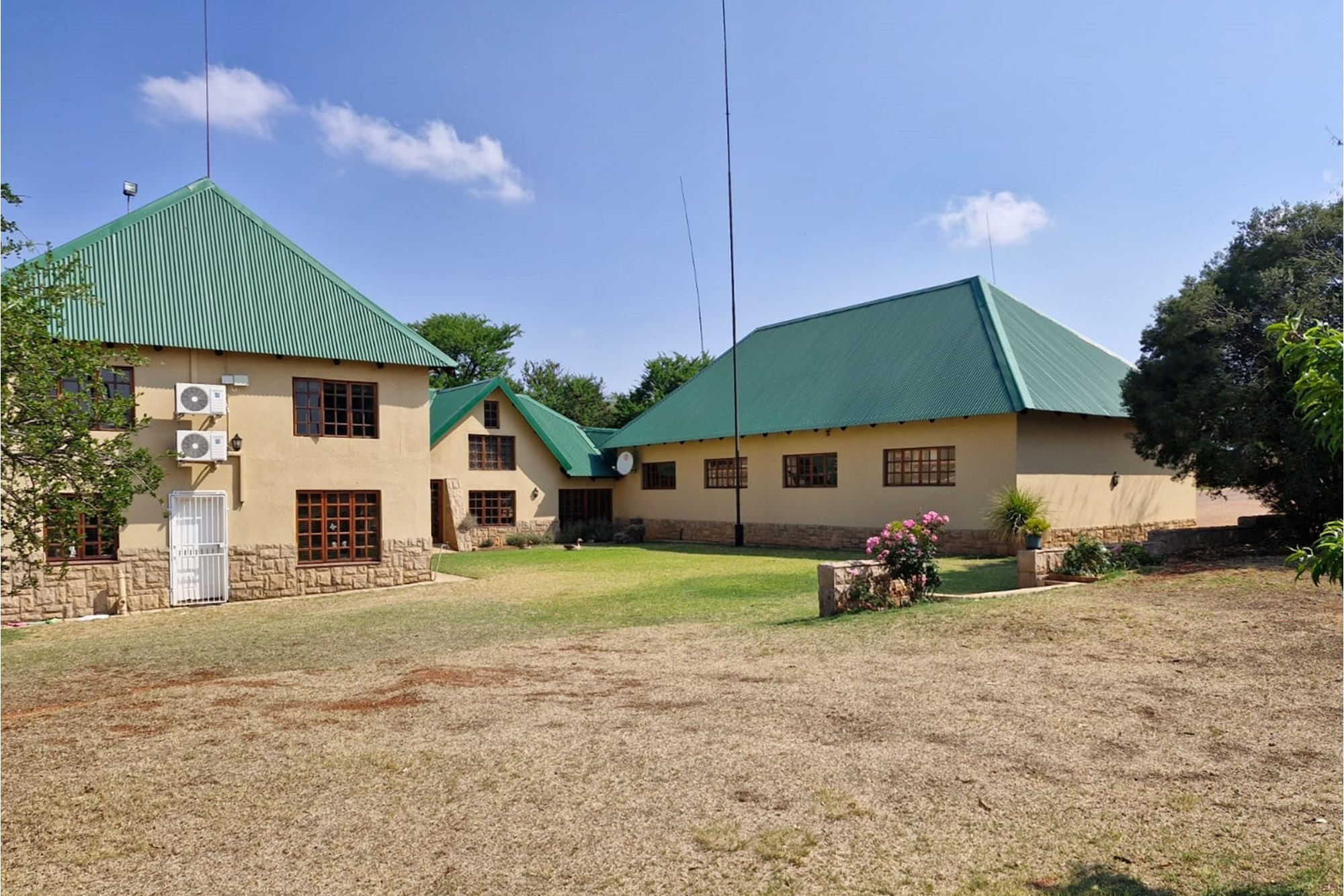 "Idyllic Land with Modern Home in Doringkruin"