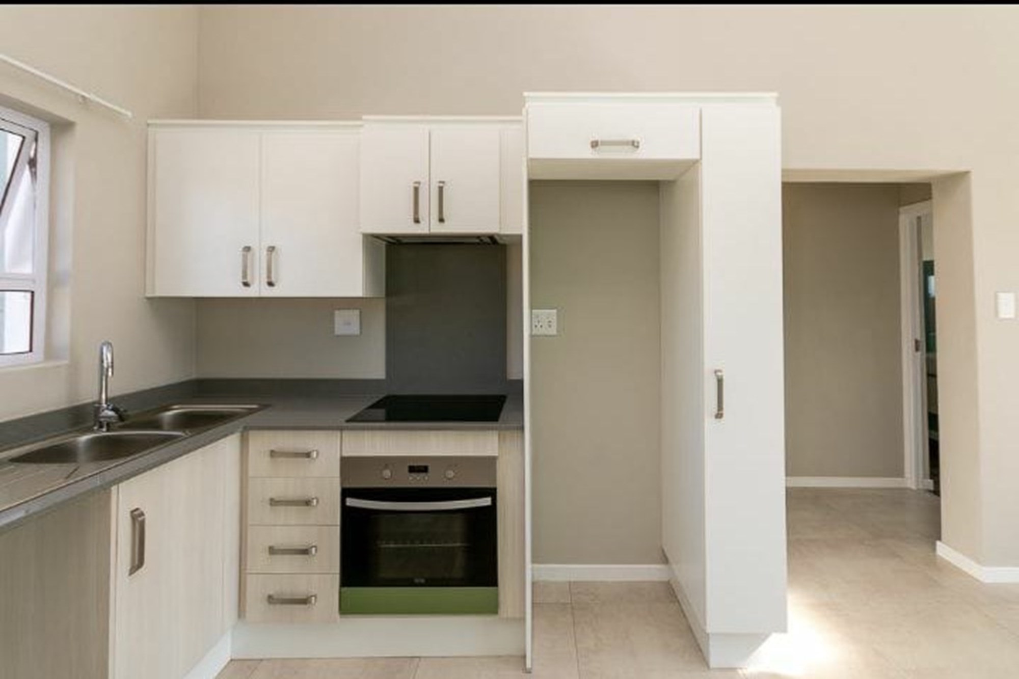 Apartment for sale in Paulshof, Sandton, 66 m²