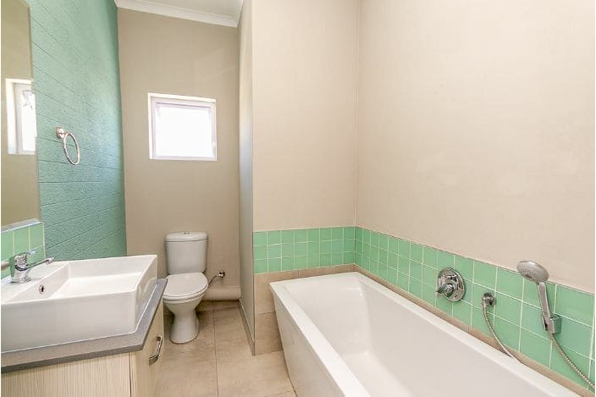 Apartment for sale in Paulshof, Sandton, 66 m²