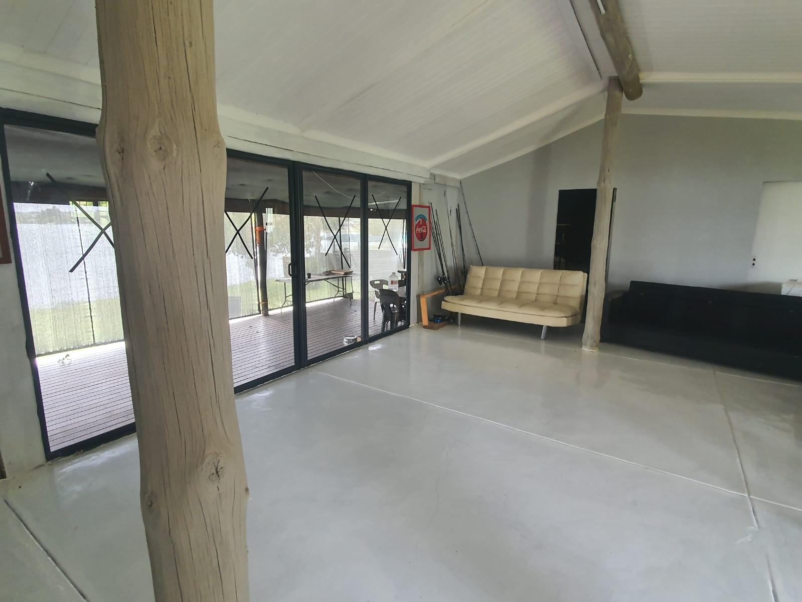 "Serene Waterfront Home at Vygeboomdam"
