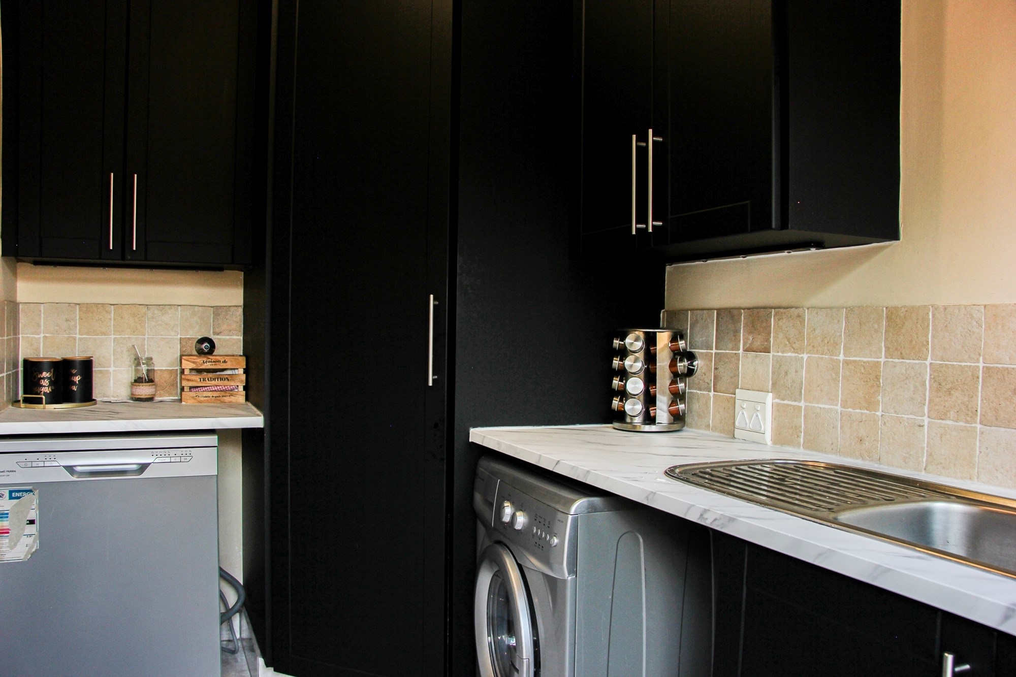 Beautiful 3Bed family home w/ Staff Accommodation, Prime location in Broadacres/Dainfern