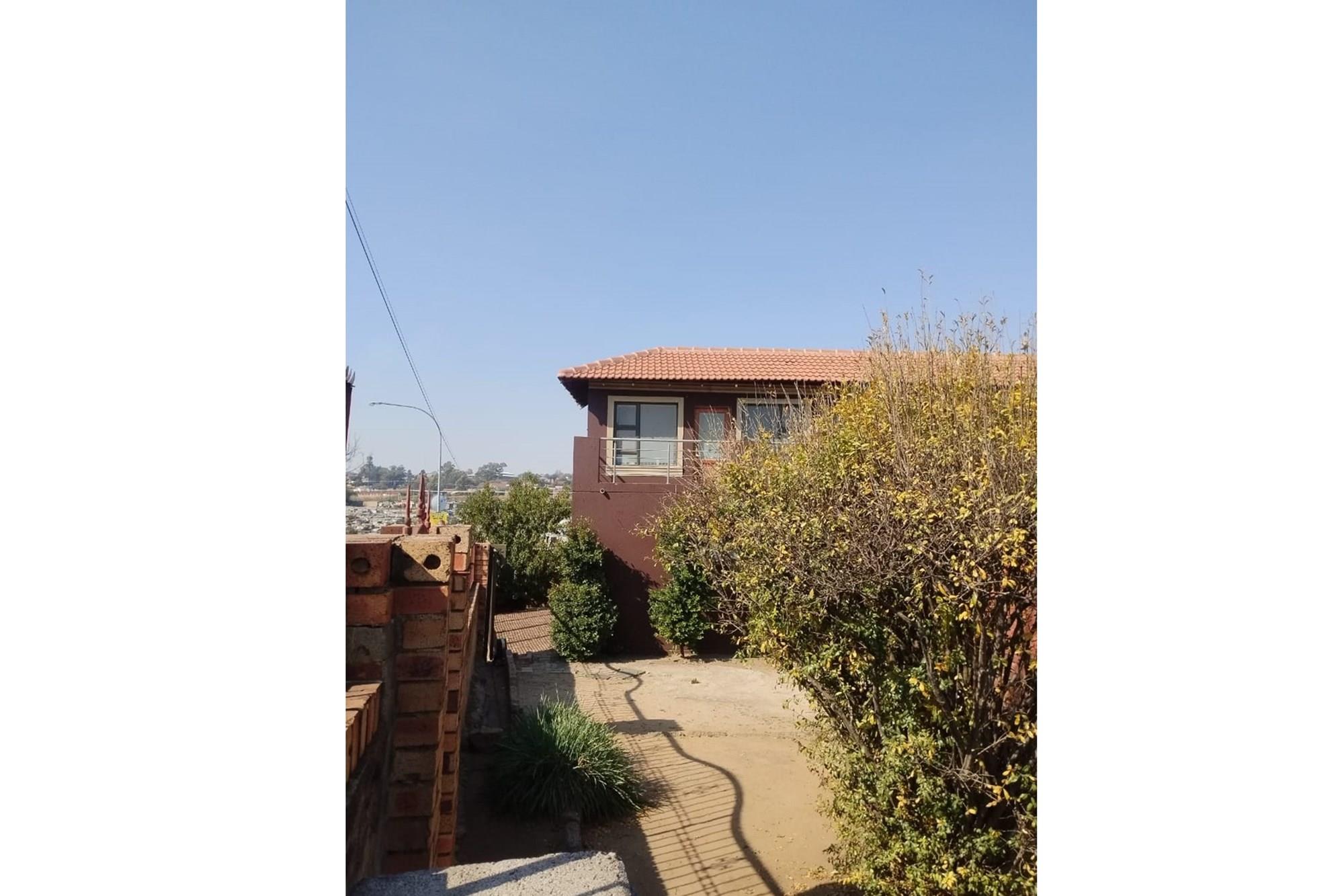 Block Of Flats Plus The Main House For Sale In Orlando West