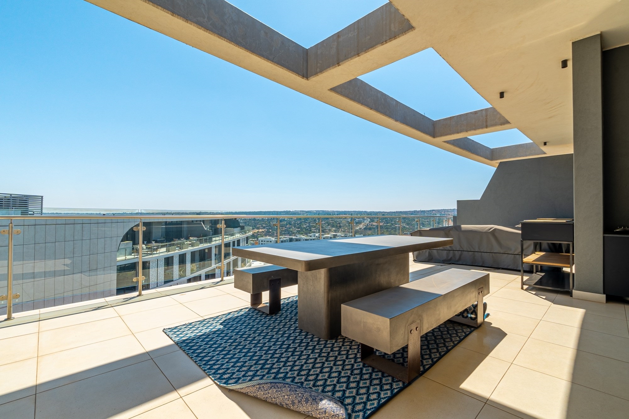 Apartment for sale in Waterfall, Midrand, 303 m²