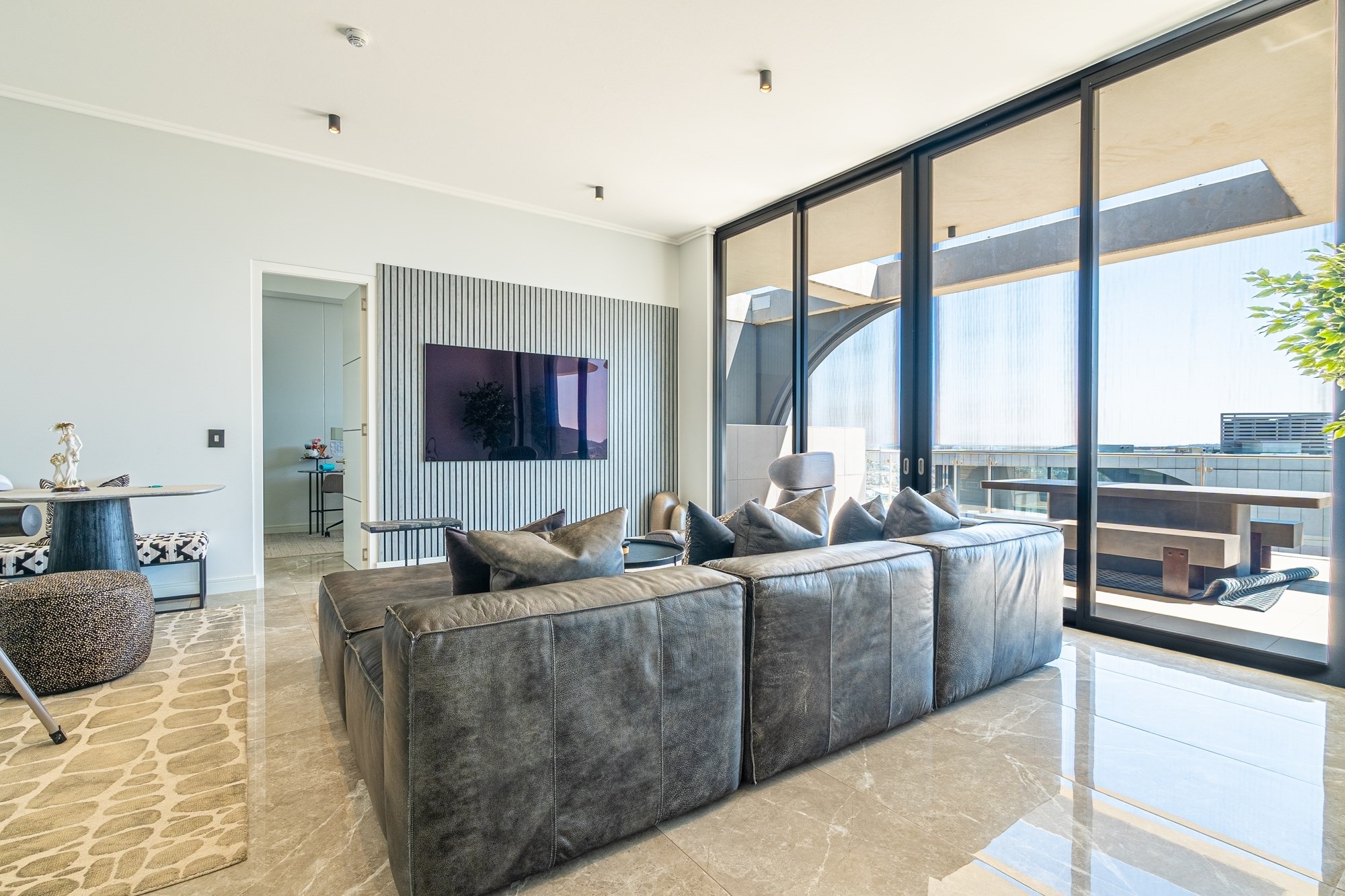 Apartment for sale in Waterfall, Midrand, 303 m²