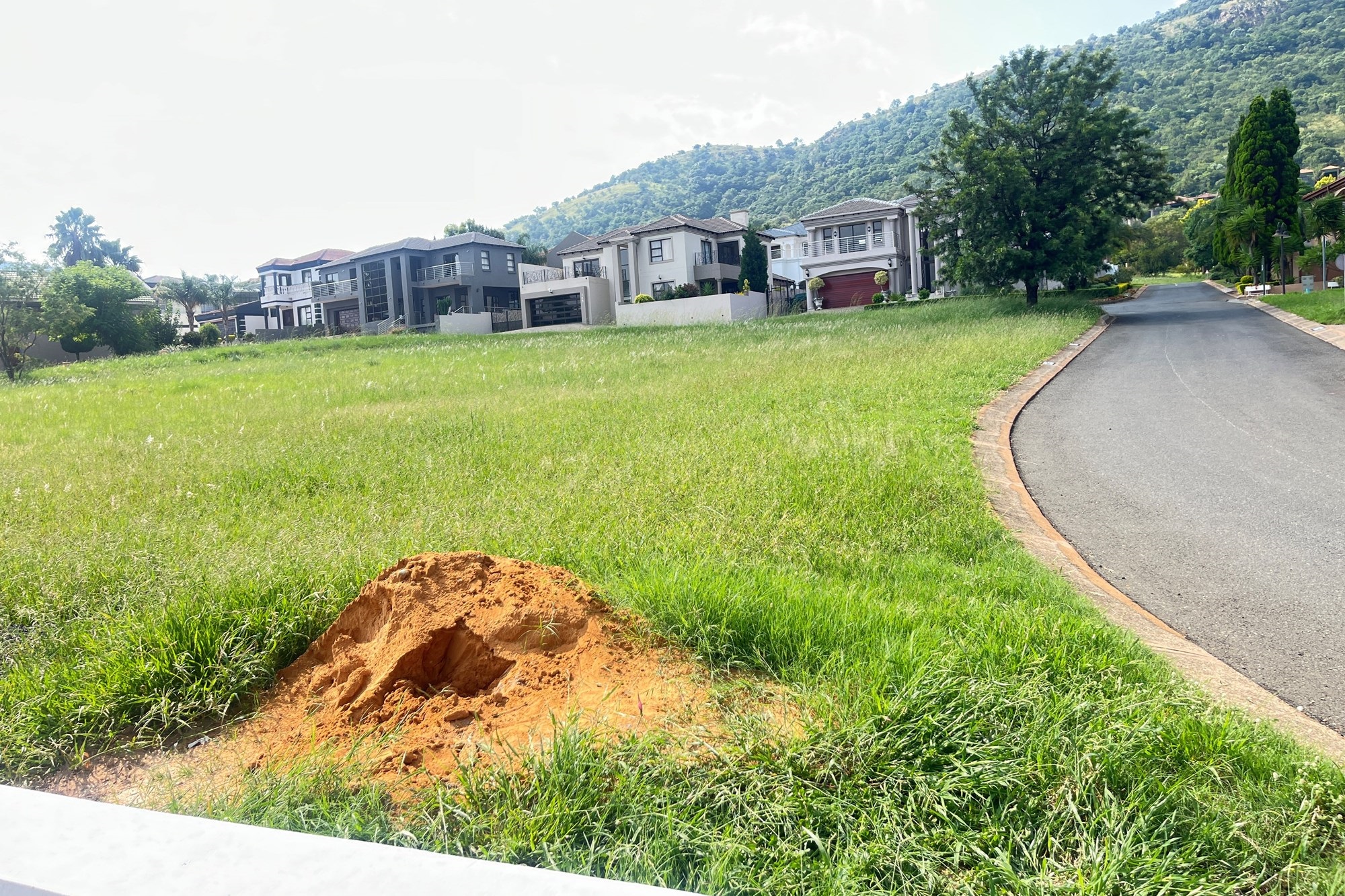 This prime piece of land is conveniently located near essential amenities!