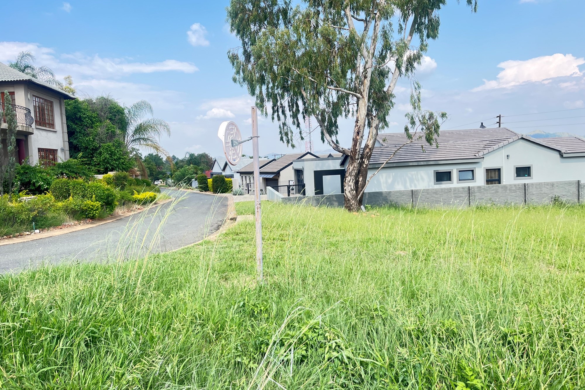This prime piece of land is conveniently located near essential amenities!