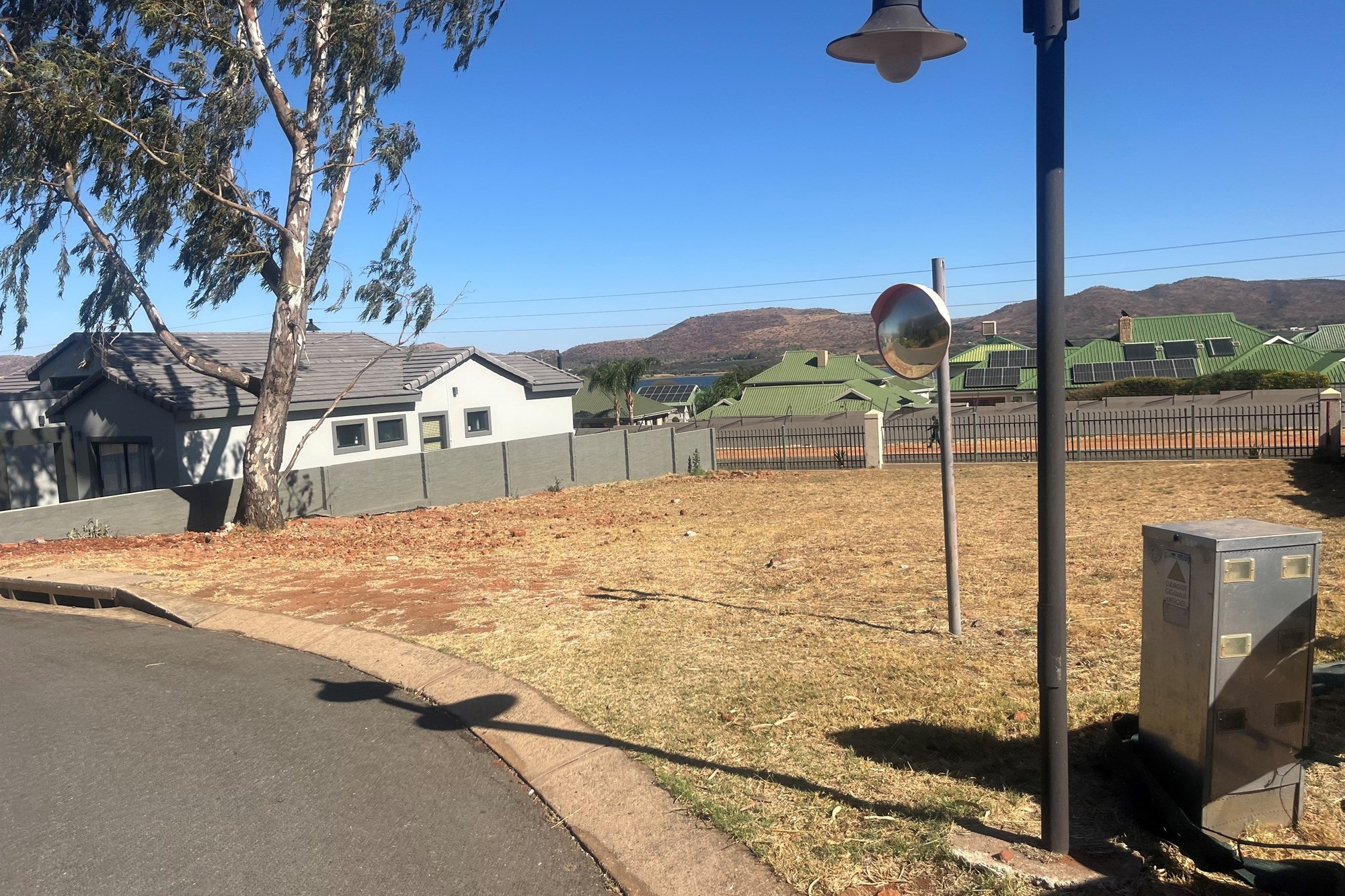 This prime piece of land is conveniently located near essential amenities!