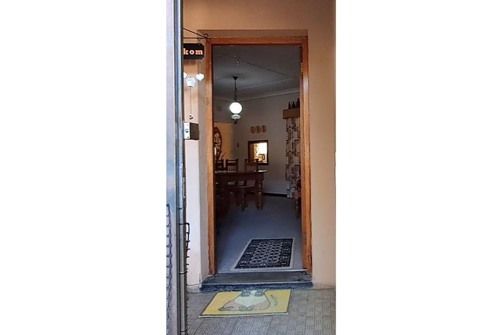 This fantastic spacious family house is situated in a quiet neighbourhood.