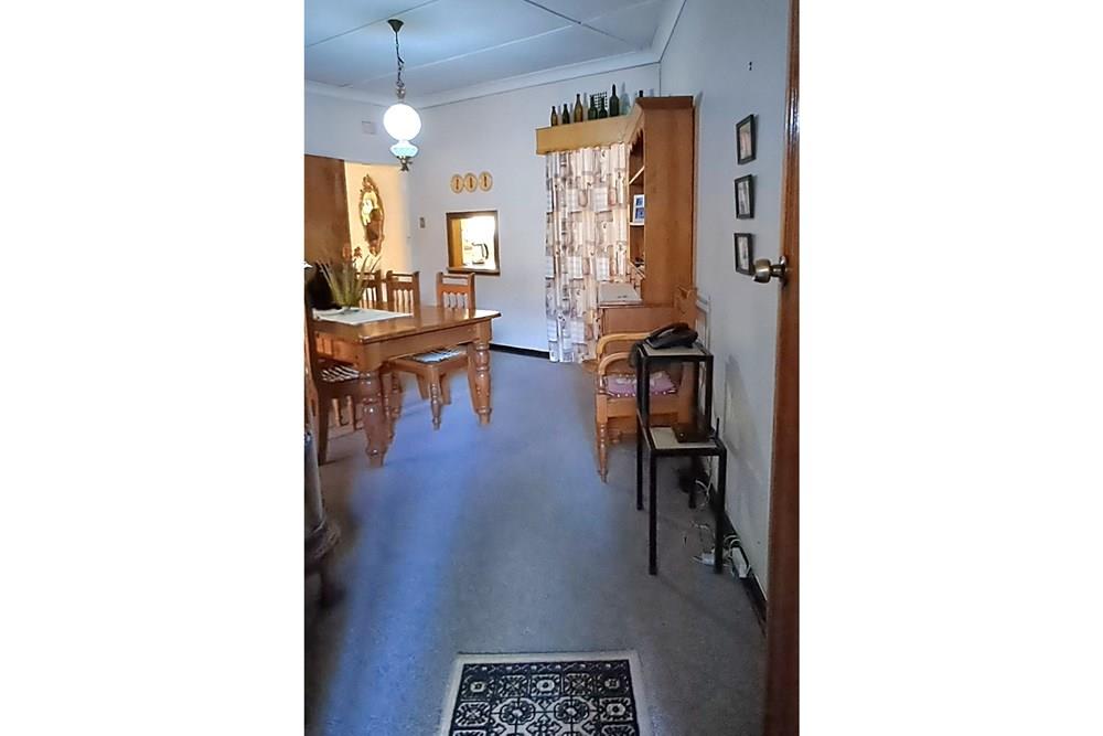 This fantastic spacious family house is situated in a quiet neighbourhood.
