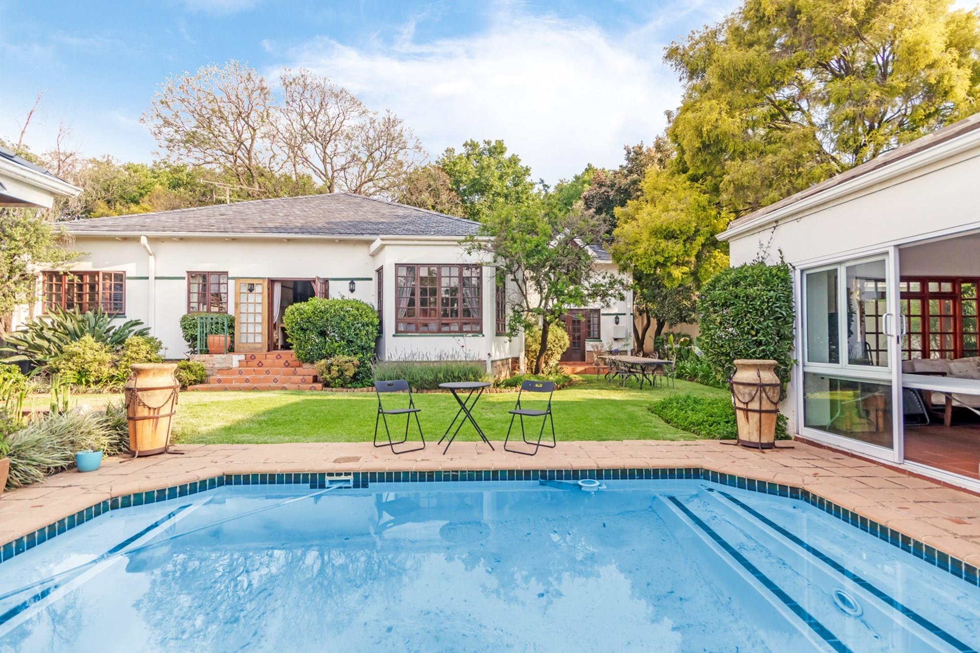 SPACIOUS FOUR BEDROOM HOME WITH POOL AND COTTAGE