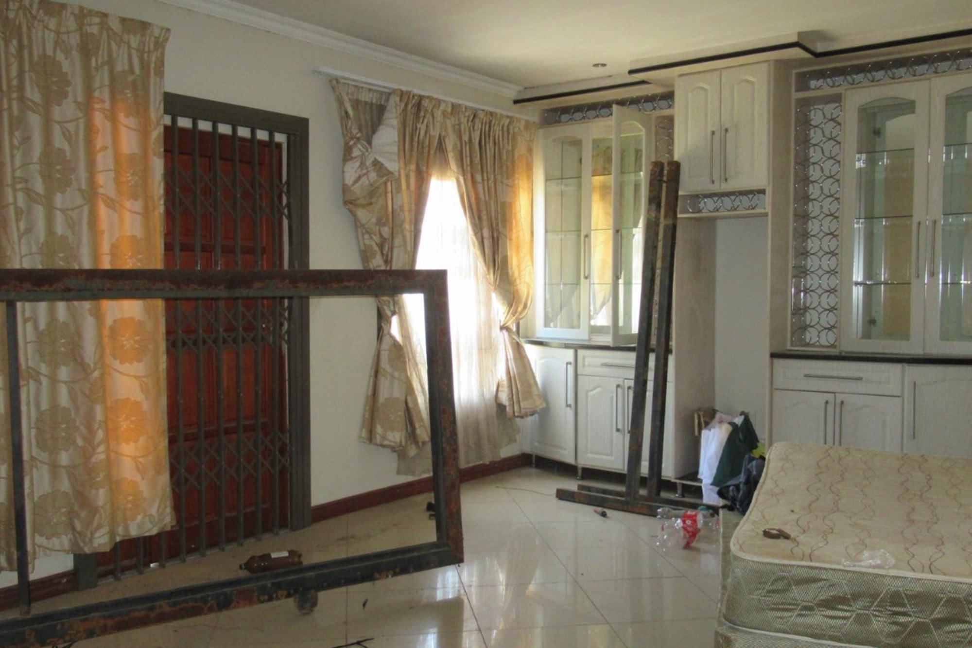 "Charming Cosmo City Oasis: 3-Bed Home Awaits You"