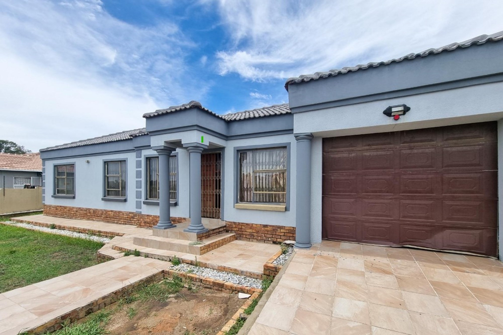 "Charming Cosmo City Oasis: 3-Bed Home Awaits You"