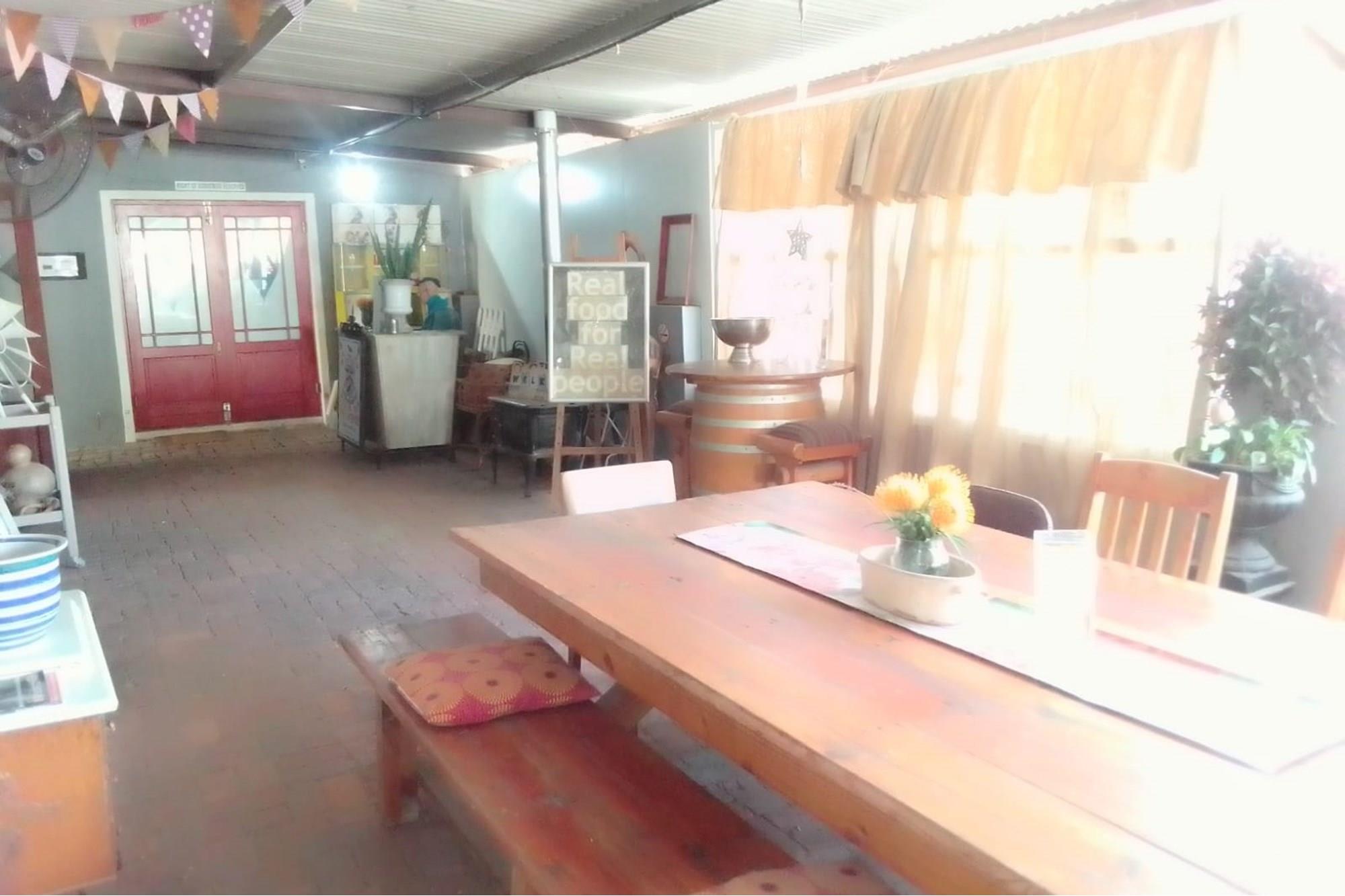 Lodge for sale in Porterville, 2000 m²