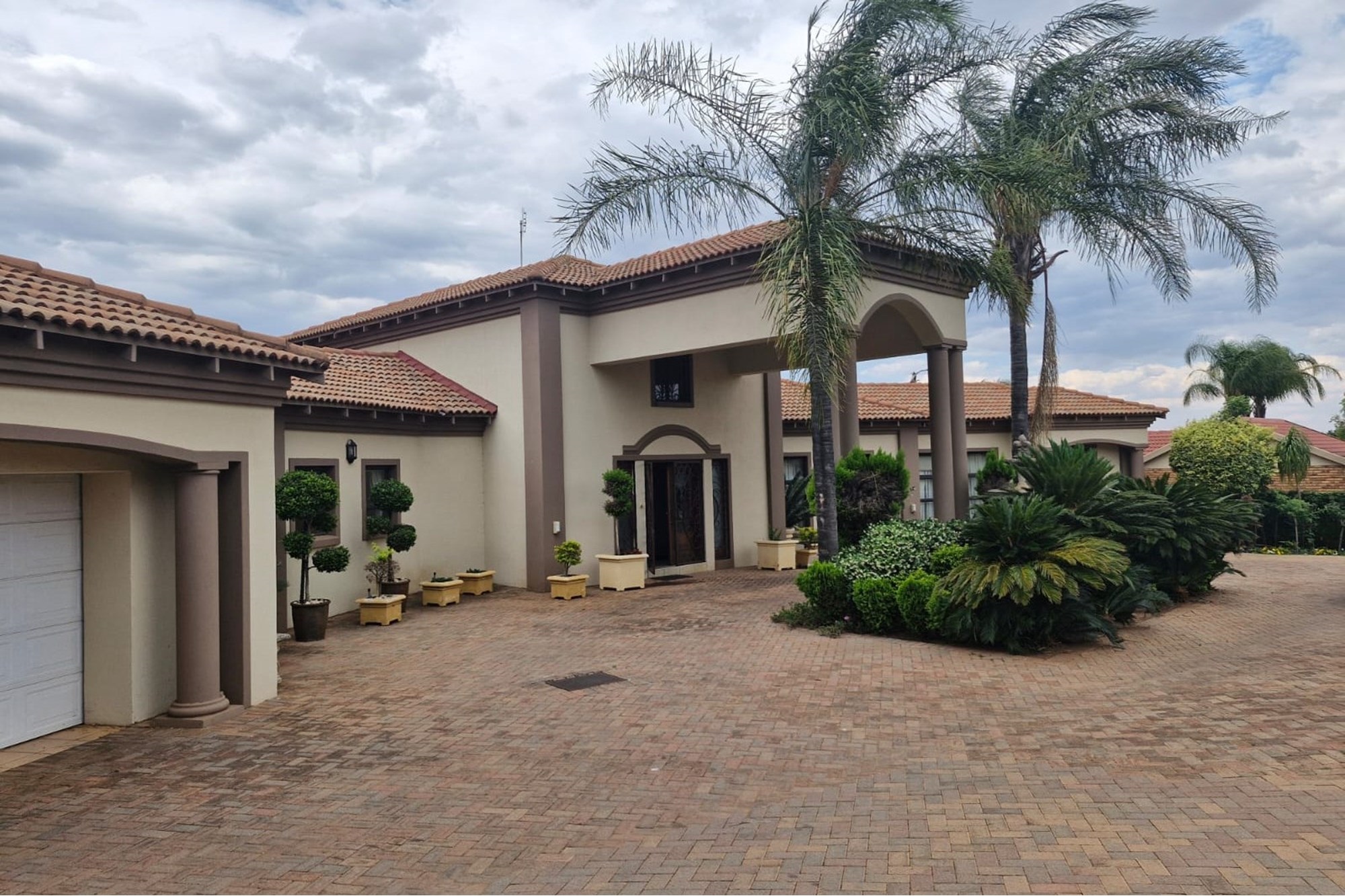 "Spacious Family Home in Doringkruin for Sale"