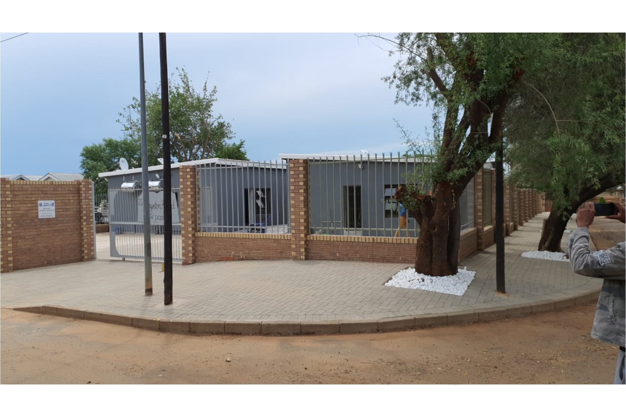 Affordable Student Accommodation near High School, Gym and University.