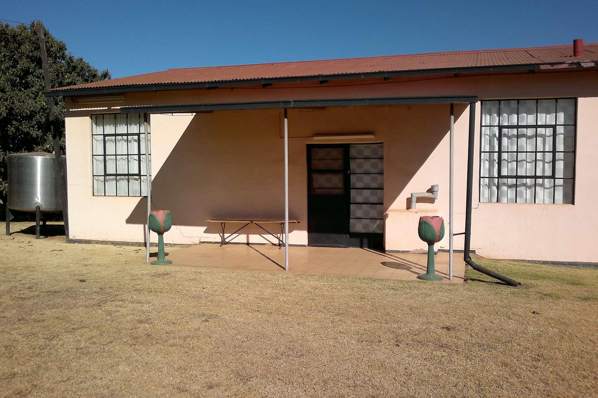 Beautiful farm at Maanhaarrand. . Enjoy a country lifestyle near a lot of towns and cities.