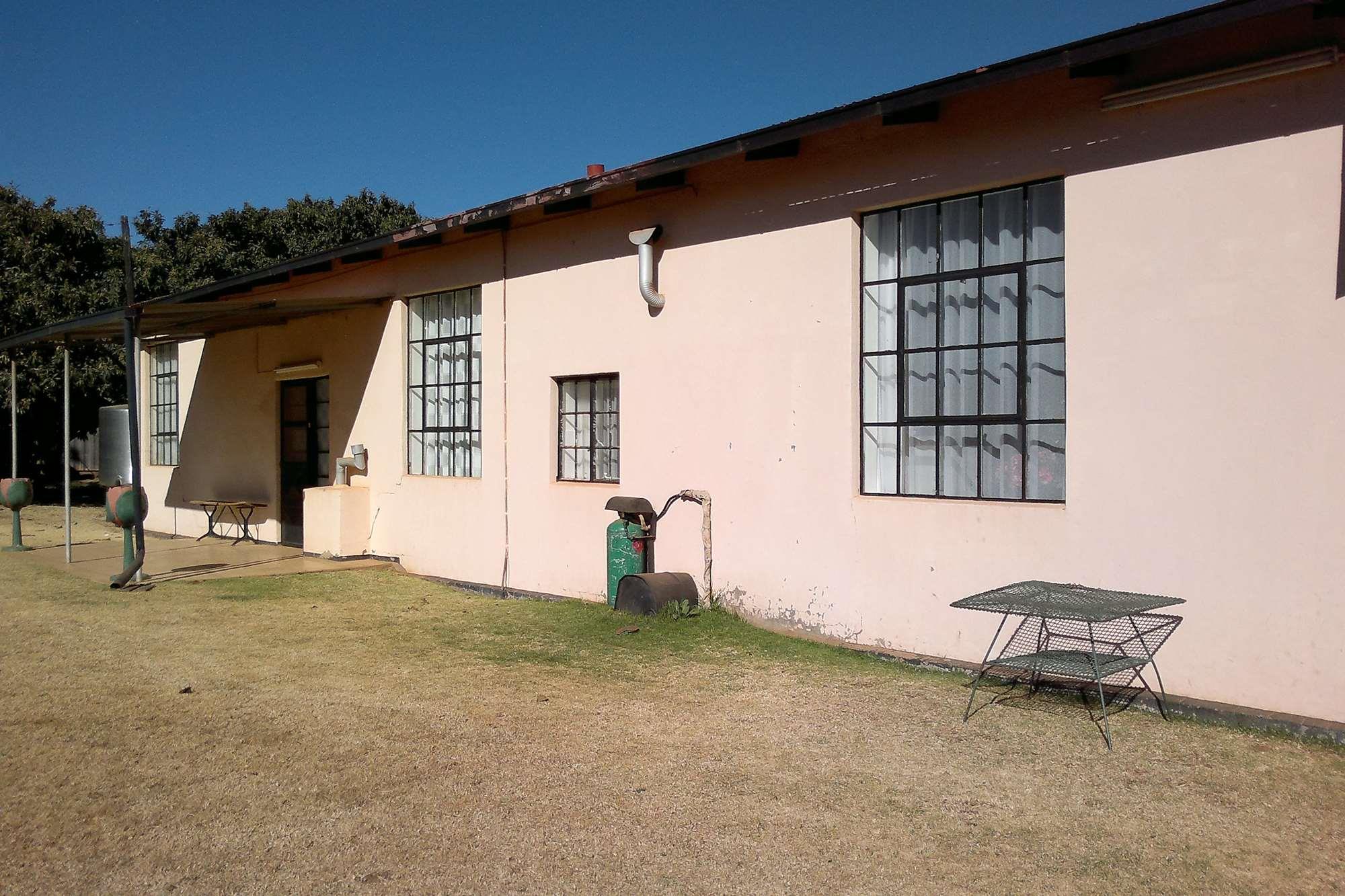 Beautiful farm at Maanhaarrand. . Enjoy a country lifestyle near a lot of towns and cities.