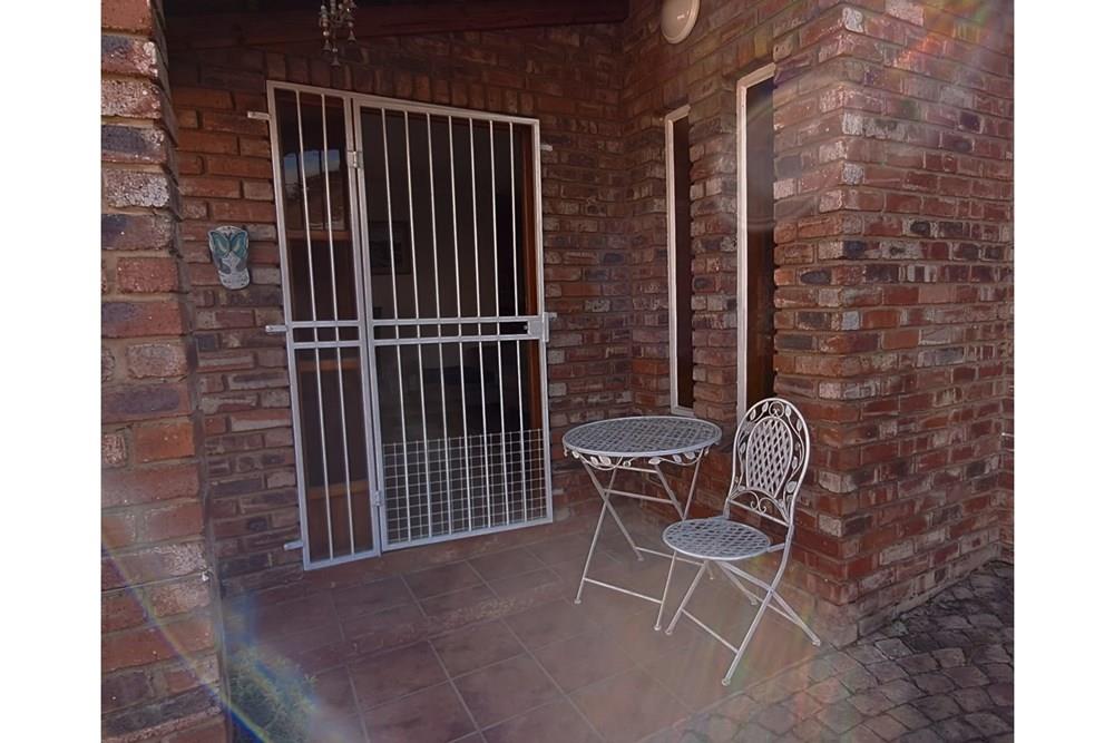 Spacious townhouse in quiet residential area