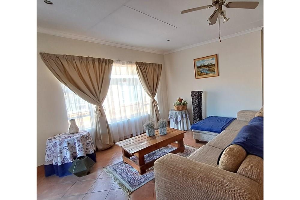 Spacious townhouse in quiet residential area
