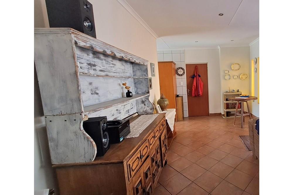 Spacious townhouse in quiet residential area
