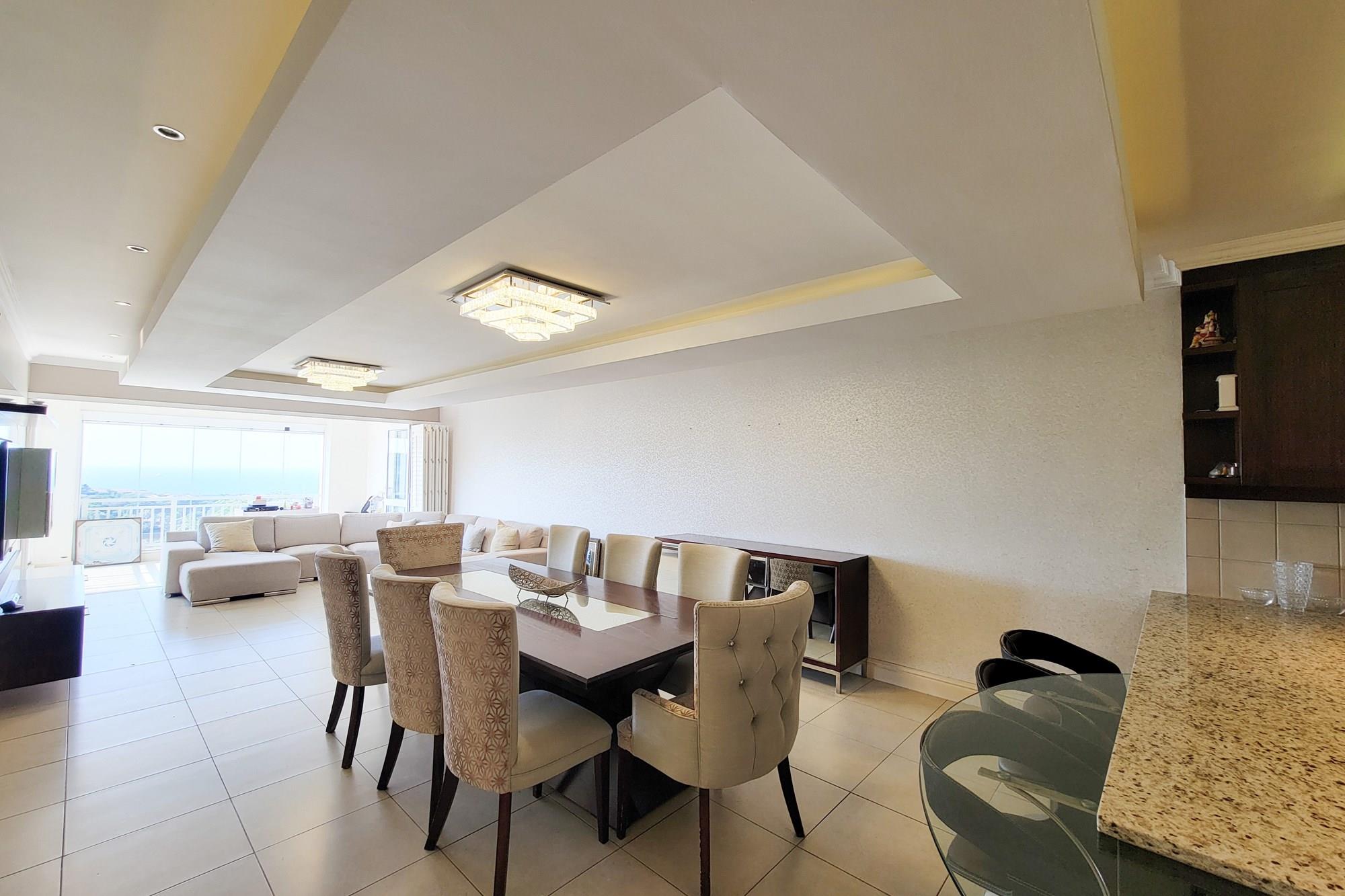 4 Bed 4 Bath Luxury Unit in an Estate with drive up access