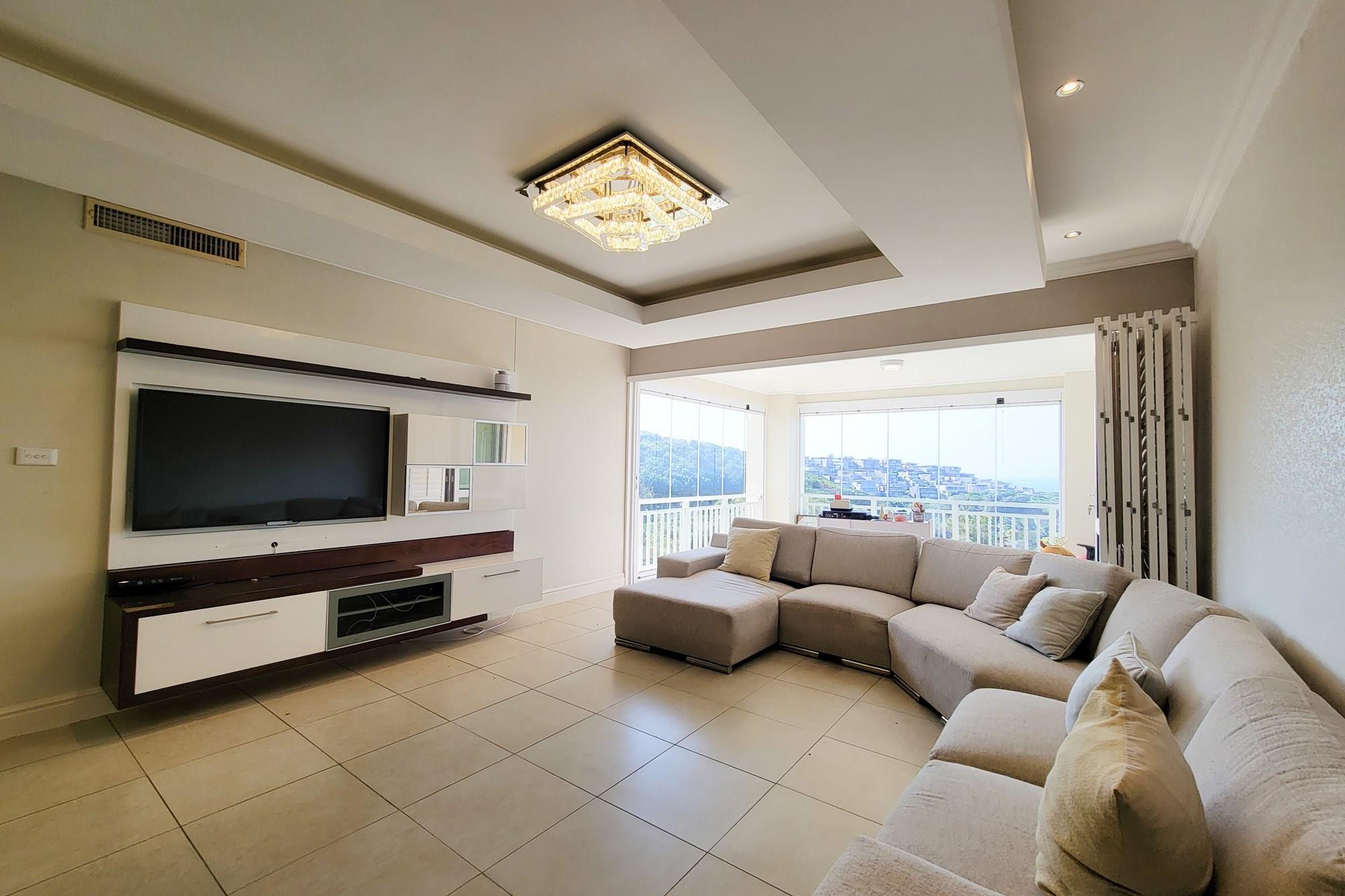 4 Bed 4 Bath Luxury Unit in an Estate with drive up access