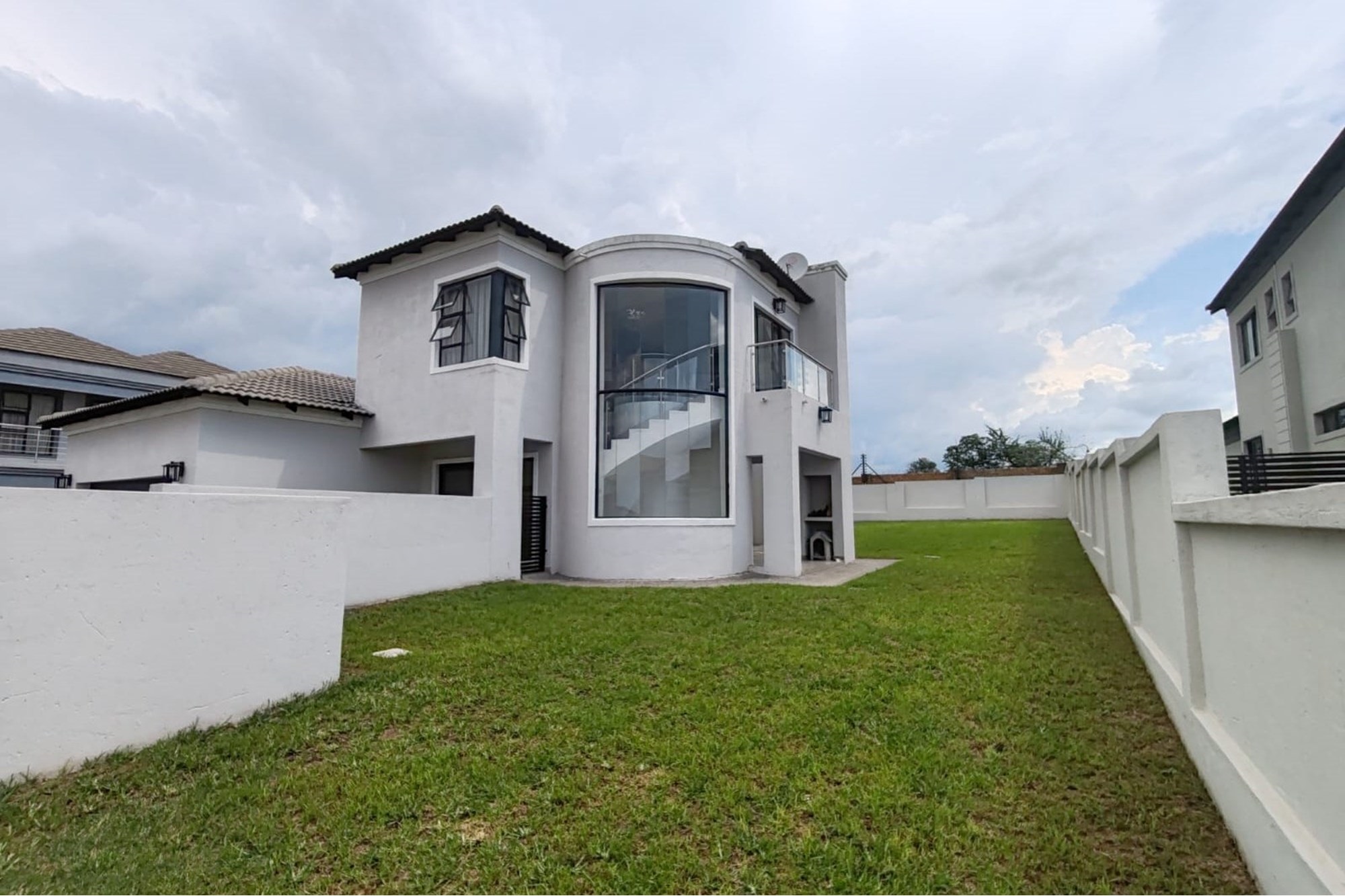 4 Bedroom House in Blue Valley Golf Estate