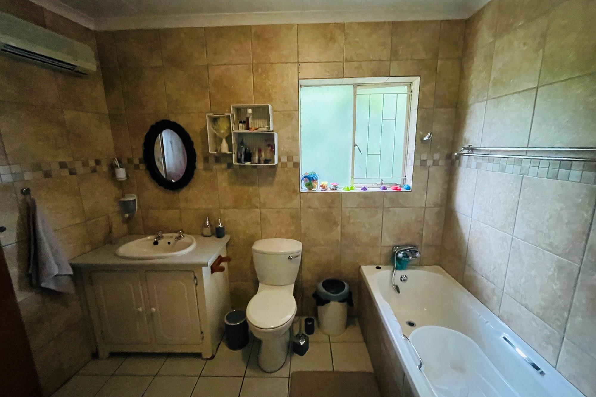 Price reduction: Prime Townhouse: Modern Living in Ideal Locale"