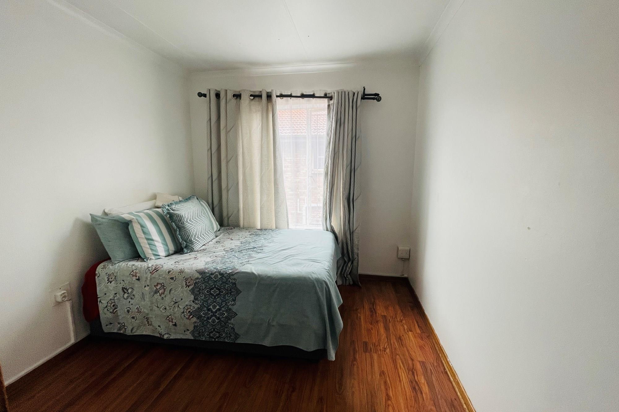 Price reduction: Prime Townhouse: Modern Living in Ideal Locale"