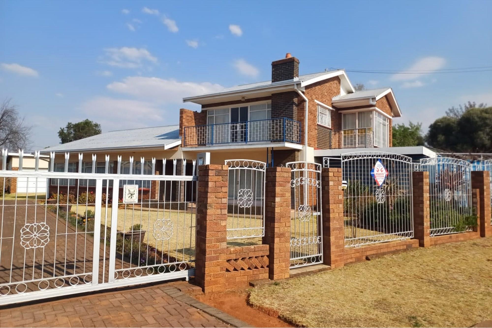 Impressive 5-Bedroom Residence in Parys
