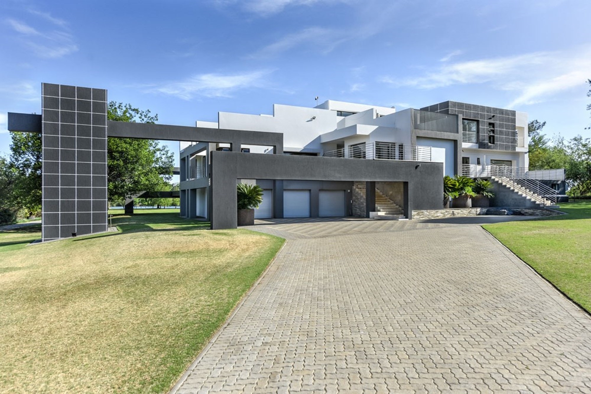 Exquisite Nico van der Meulen Masterpiece on the Vaal River