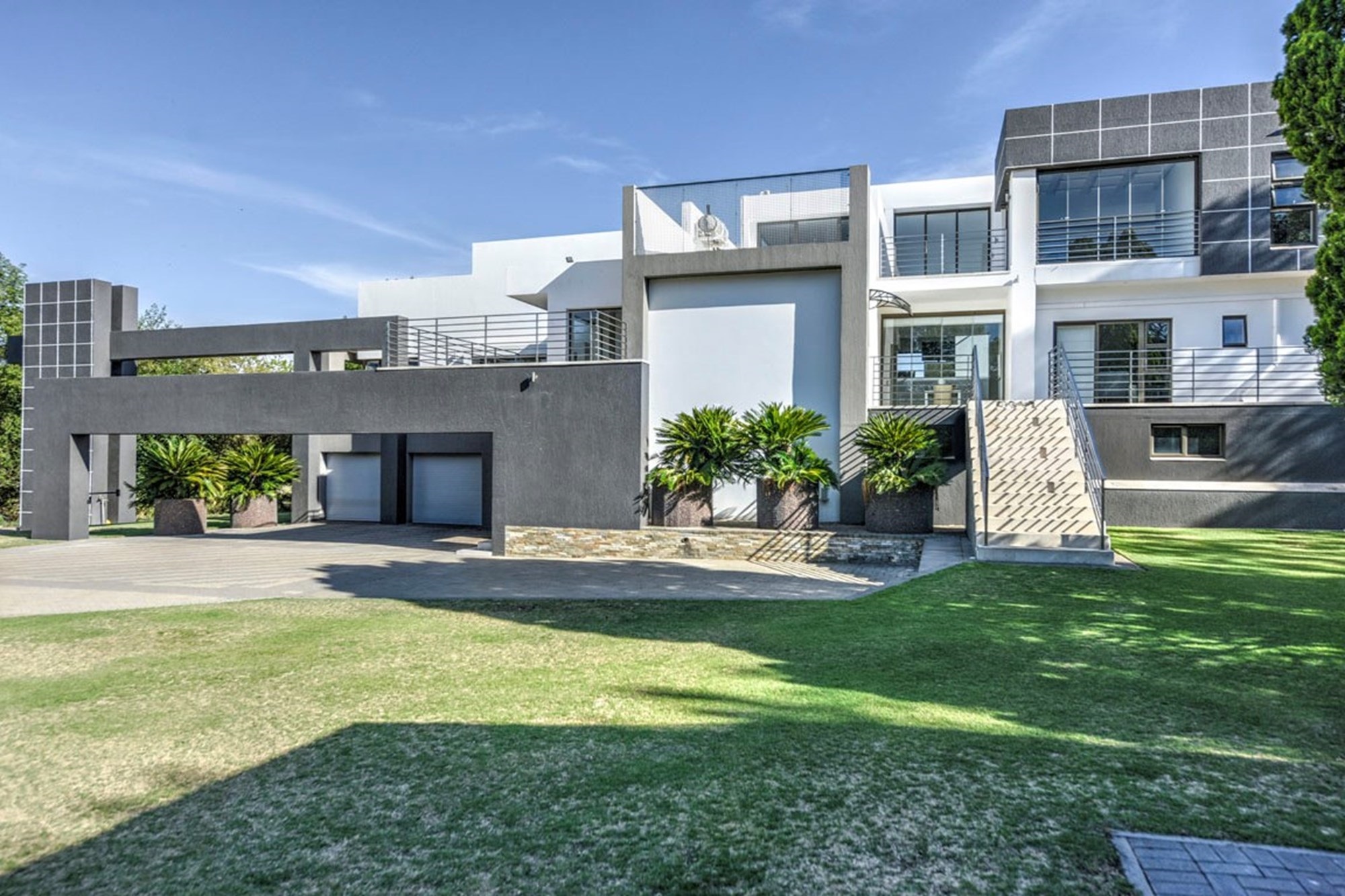 Exquisite Nico van der Meulen Masterpiece on the Vaal River