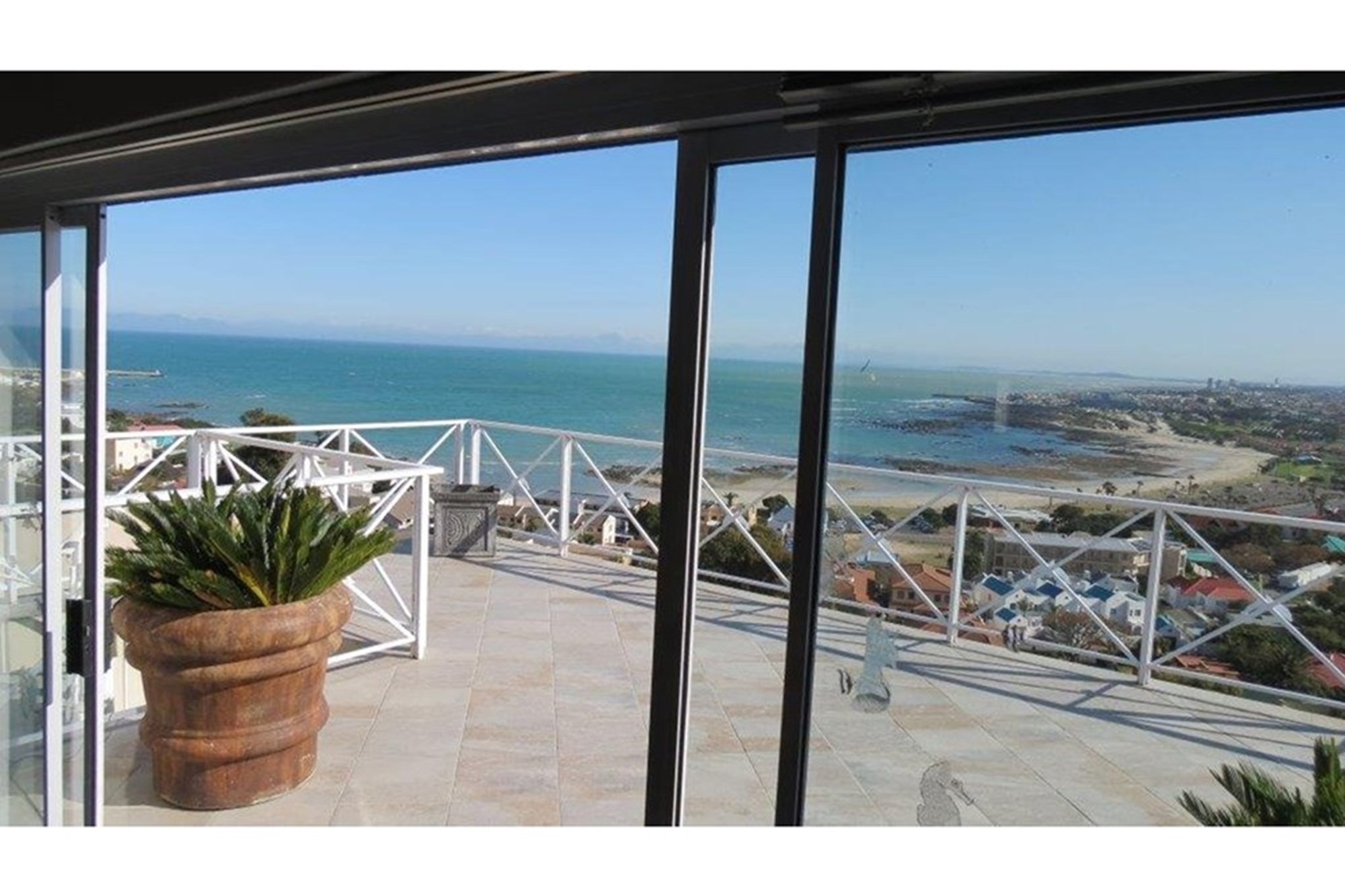 FULLY FURNISHED 5 BEDROOM MULTI STORY HOUSE FOR SALE, AN ENTERTAINER'S PARADISE!!
