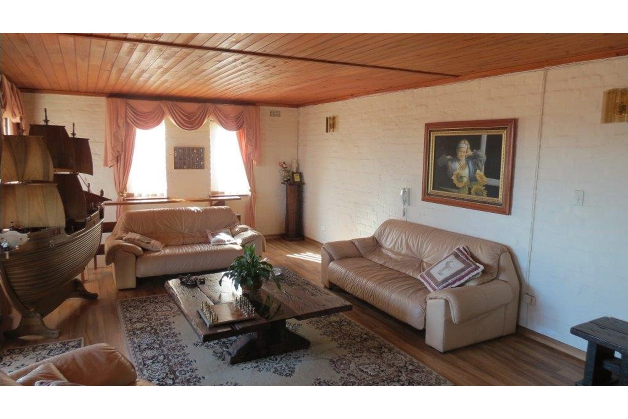 FULLY FURNISHED 5 BEDROOM MULTI STORY HOUSE FOR SALE, AN ENTERTAINER'S PARADISE!!