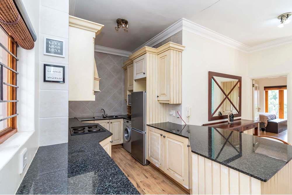 Gorgeous 2 bedroom, 2 en-suite bathroom 2nd floor apartment with sunset city views AND INVERTER!