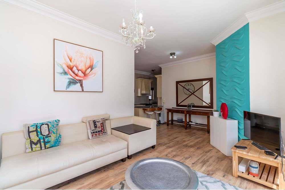 Gorgeous 2 bedroom, 2 en-suite bathroom 2nd floor apartment with sunset city views AND INVERTER!