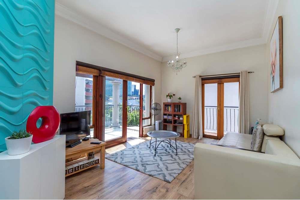Gorgeous 2 bedroom, 2 en-suite bathroom 2nd floor apartment with sunset city views AND INVERTER!