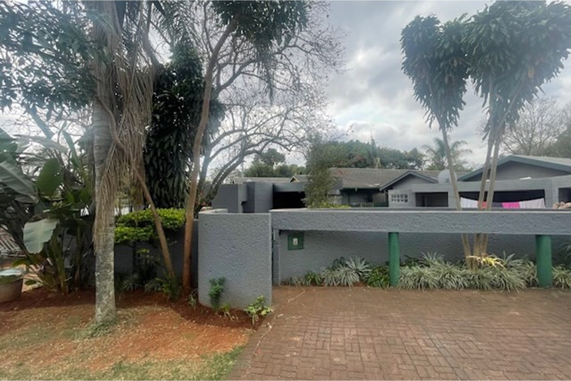Charming 4 Bedroom Home with 3 Bedroom Cottage in Parkville For Sale