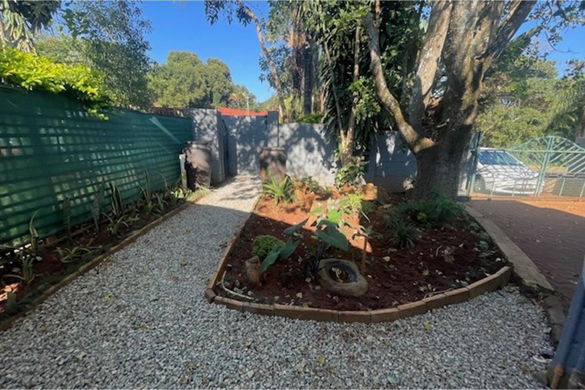 Charming 4 Bedroom Home with 3 Bedroom Cottage in Parkville For Sale