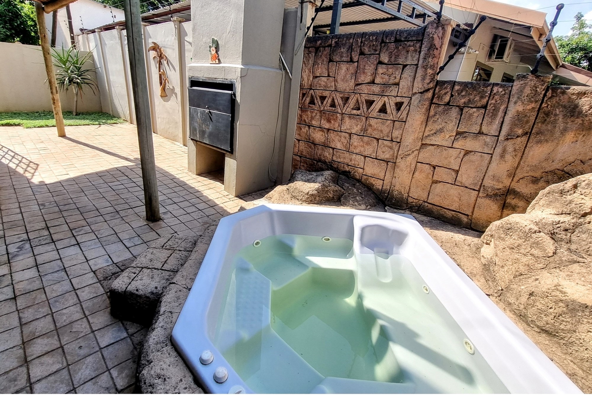 3 Bedroom Townhouse For Sale in Pretoria North with Jacuzzi in a 6 Unit Complex