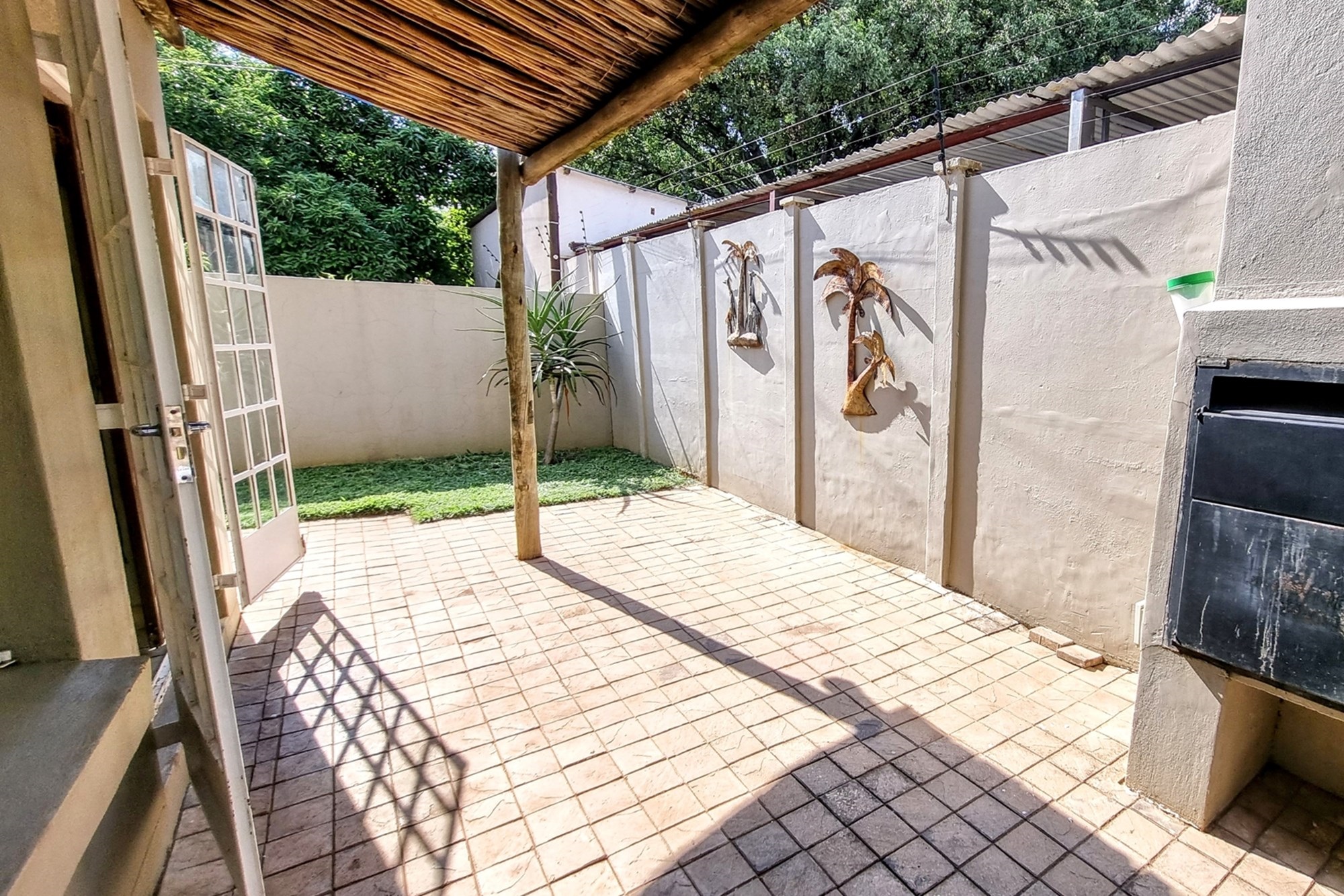 3 Bedroom Townhouse For Sale in Pretoria North with Jacuzzi in a 6 Unit Complex