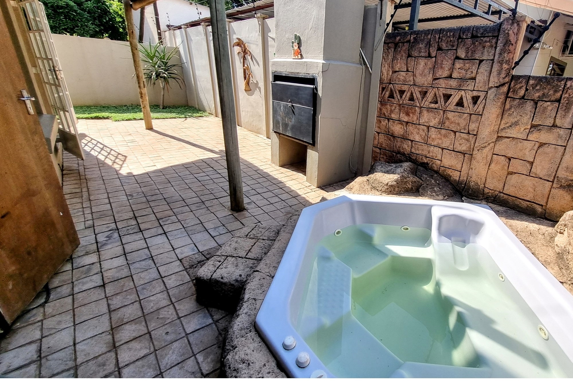 3 Bedroom Townhouse For Sale in Pretoria North with Jacuzzi in a 6 Unit Complex