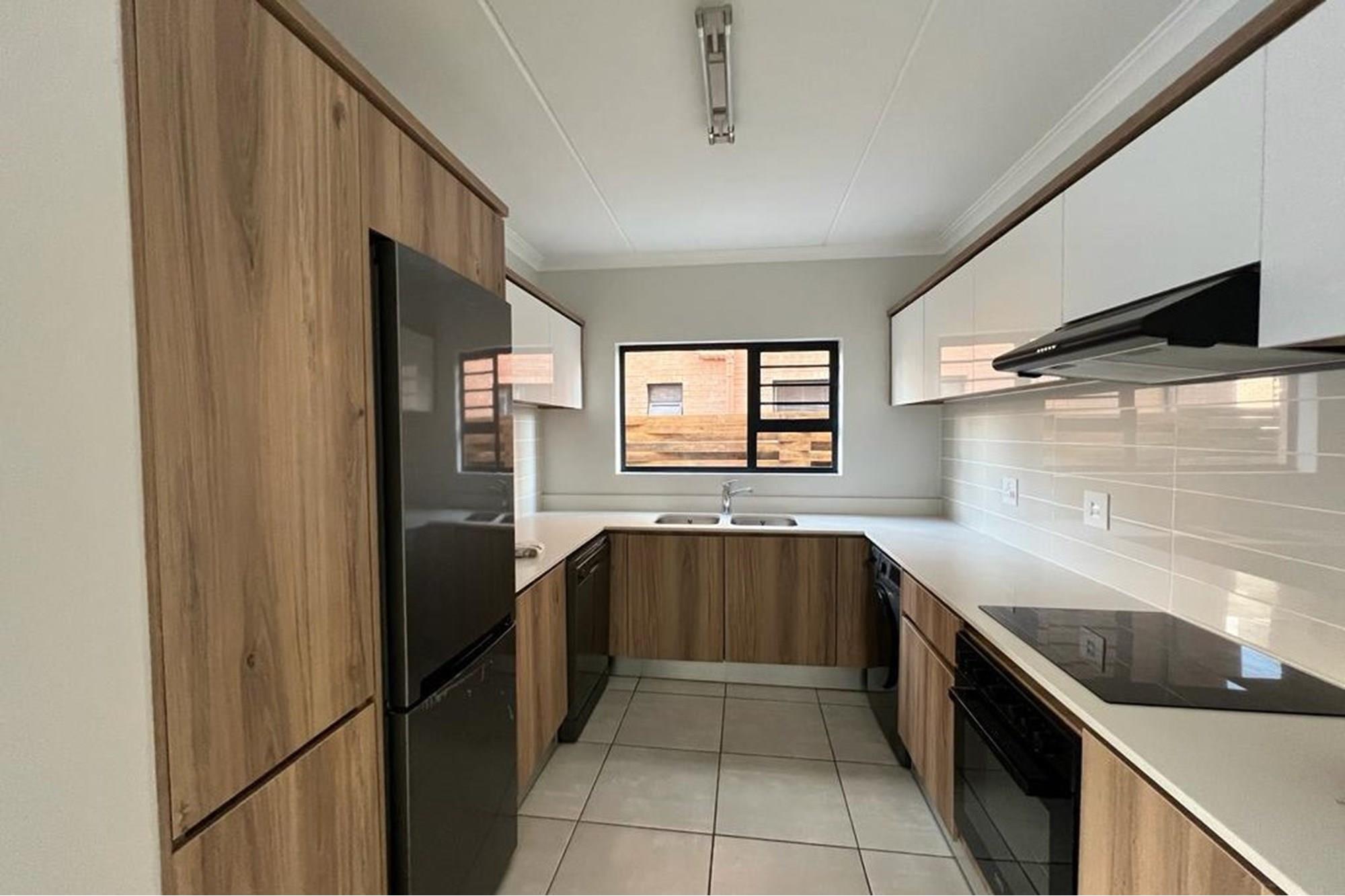 STUNNING 3 BEDROOM, 2 BATHROOM, GROUND FLOOR UNIT FOR SALE IN POPULAR LIFESTYLE ESTATE "THE BLYDE"